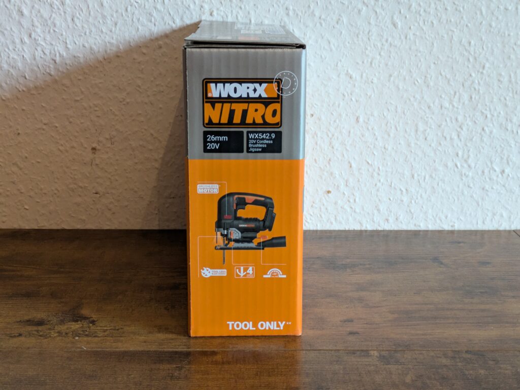 Verpackung der WORX Nitro WX542 Stichsäge von rechts