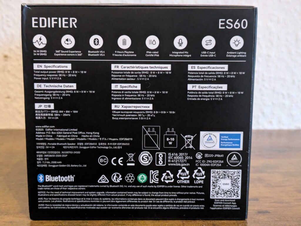 Verpackung des Edifier ES60 Lautsprechers von links in der Nahansicht