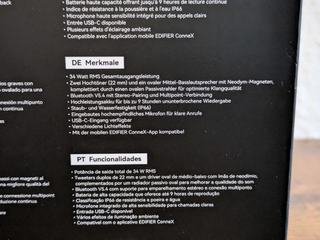 Verpackung des Edifier ES60 Lautsprechers von rechts in der Nahansicht