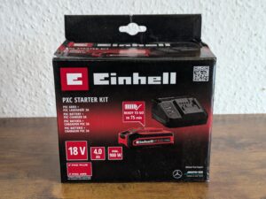 Verpackung des Ladegeräts der Einhell TE-JS 1880 Li – Solo Stichsäge von vorne