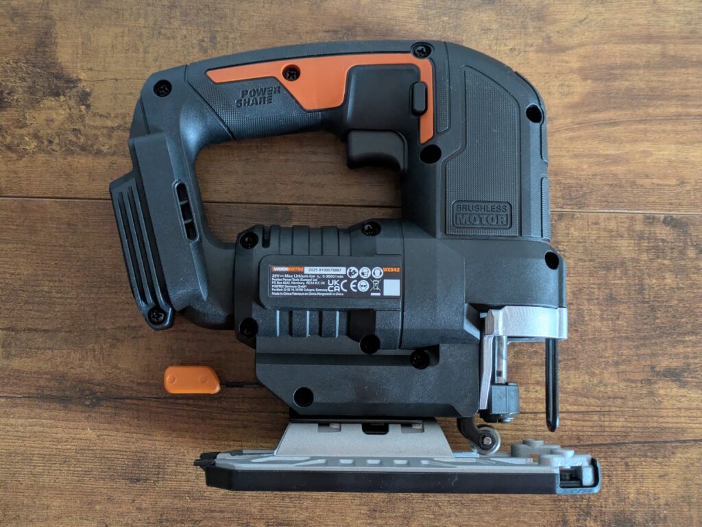 WORX Nitro WX542 Stichsäge von der Seite