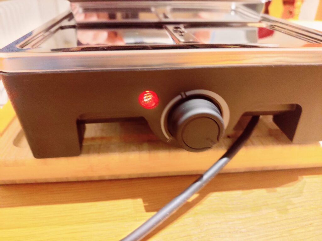 Rommelsbacher RCS 1350 Raclette Temperaturregler im Betrieb