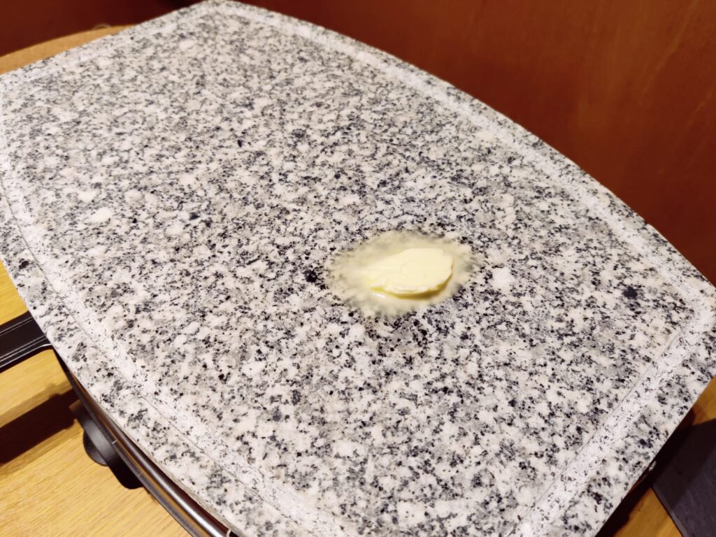 Cloer 6430 Raclette Grillplatte im Einsatz