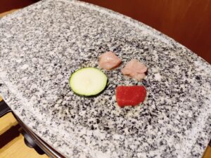 Cloer 6430 Raclette Natursteinplatte im Betrieb