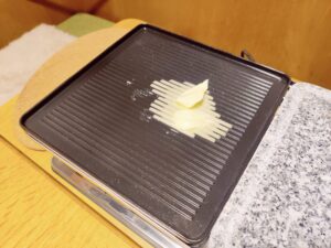 Russell Hobbs 26280-56 Raclette Grillplatte vorbereiten