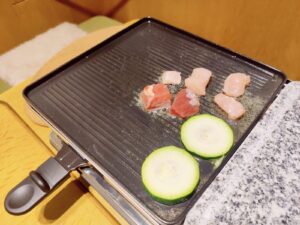 Russell Hobbs 26280-56 Raclette Grillplatte im Betrieb