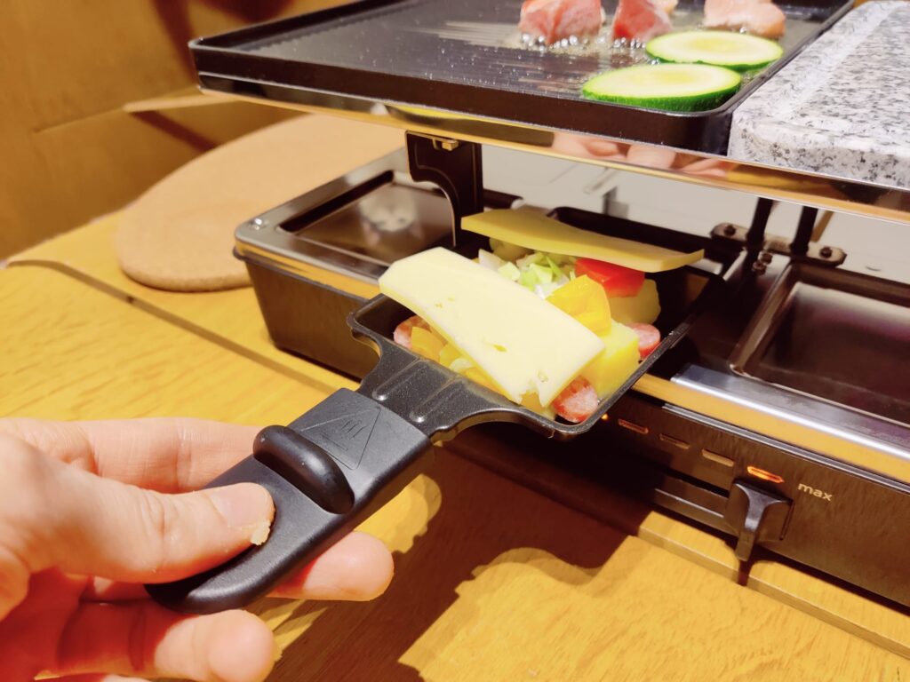 Russell Hobbs 26280-56 Raclette Pfännchen einsetzen