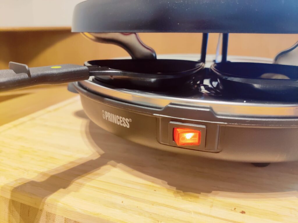 Princess 162725 Raclette Ein- und Ausschalter im Betrieb