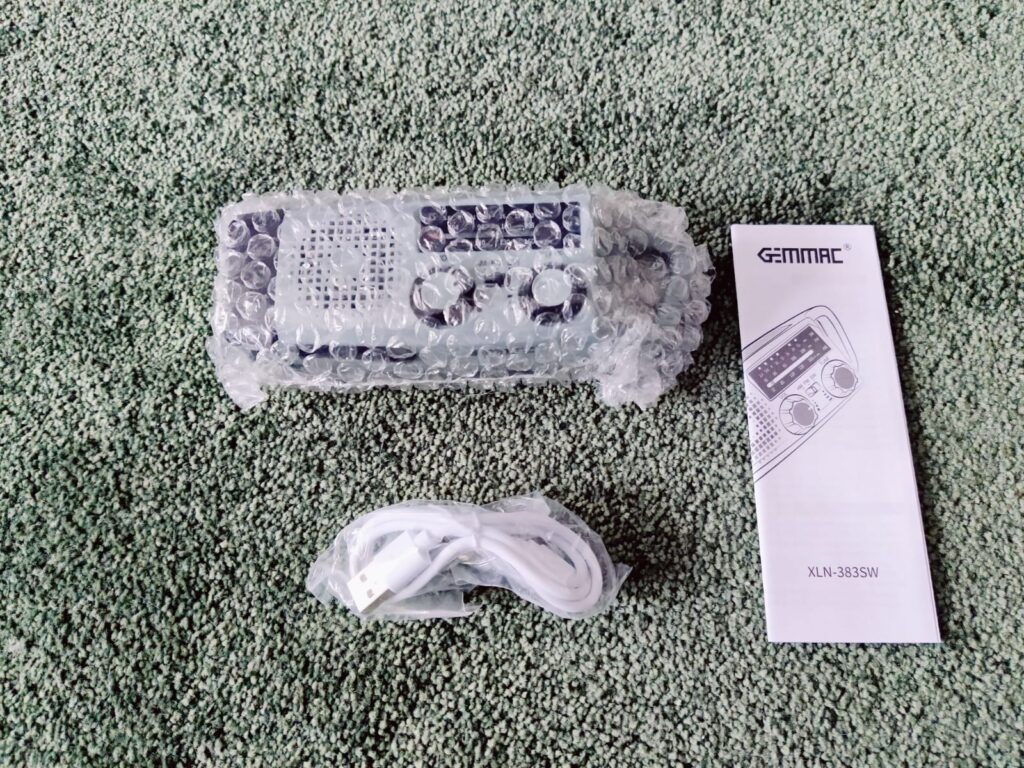 Gemmac XLN-383SW Kurbelradio verpackt mit Zubehör