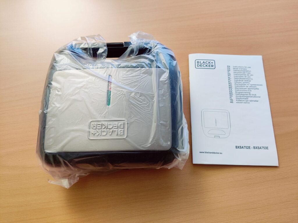 BLACK+DECKER BXSA752 Sandwichmaker verpackt von oben