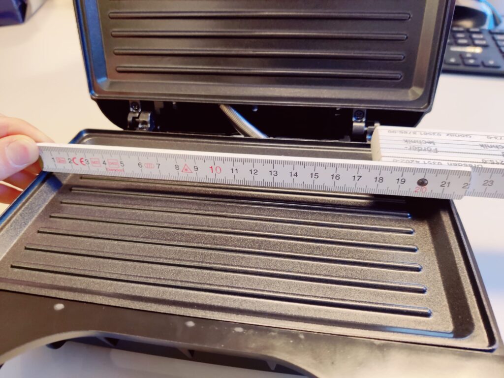 BLACK+DECKER BXSA752 Sandwichmaker Breite der Grillfläche