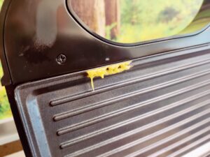 BLACK+DECKER BXSA752 Sandwichmaker Rückstände obere Grillfläche