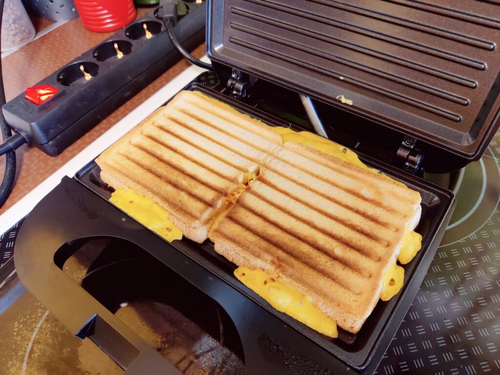 BLACK+DECKER BXSA752 Sandwichmaker helle Flecken auf den Sandwiches