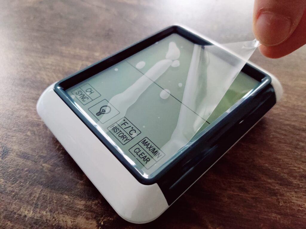 ThermoPro TP65 Hygrometer Schutzfolie abziehen