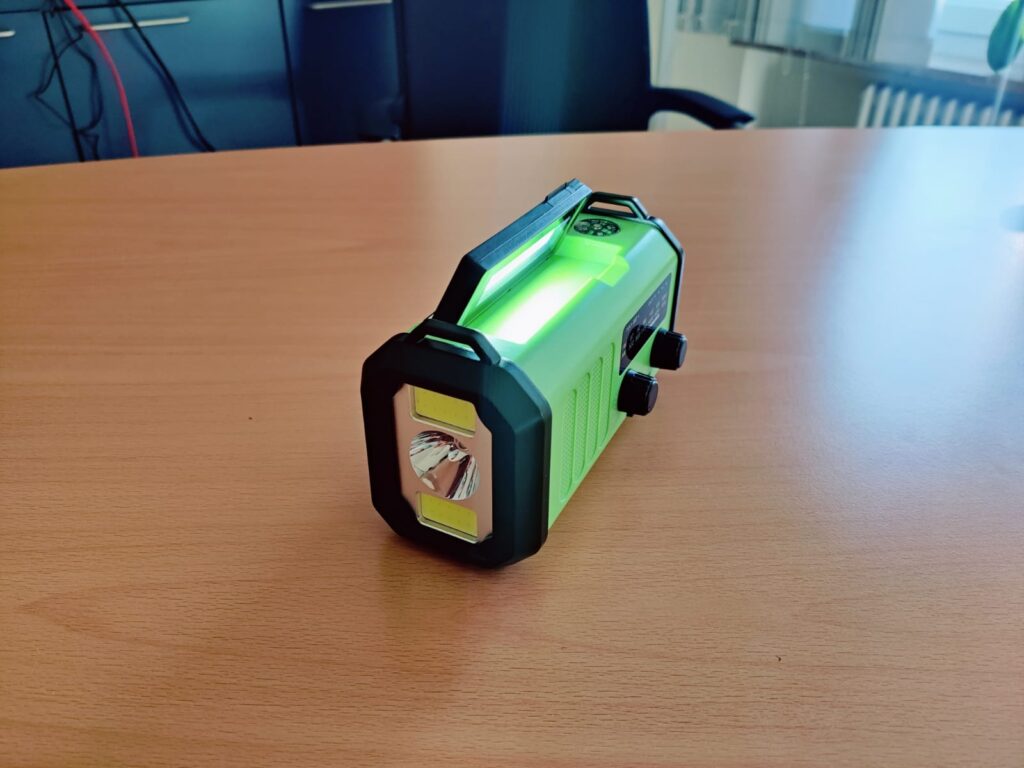 Fuqiduo XSY330 Kurbelradio Leselampe an