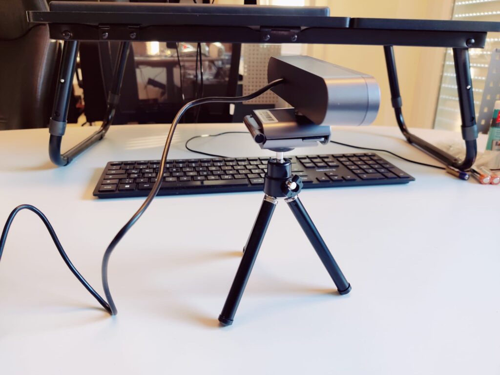 DEPSTECH DW50 Pro Webcam Stativmontage von der Seite