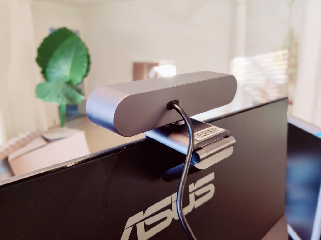 DEPSTECH DW50 Pro Webcam auf PC montiert Rückansicht