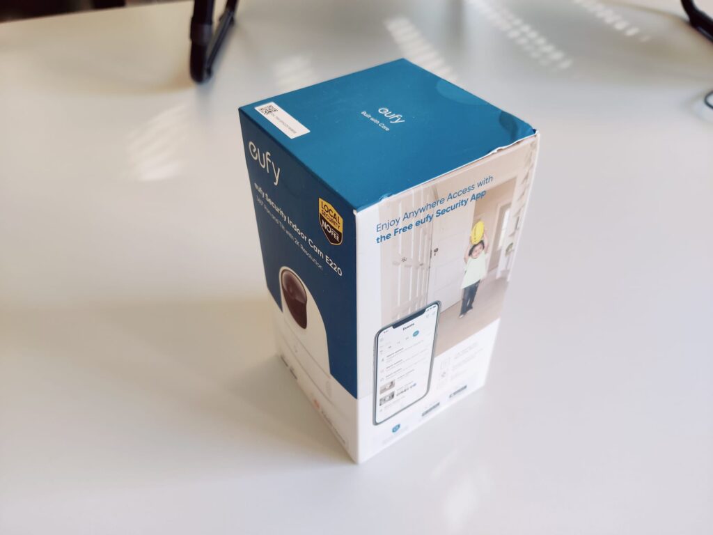 eufy E220 Überwachungskamera Verpackung seitlich