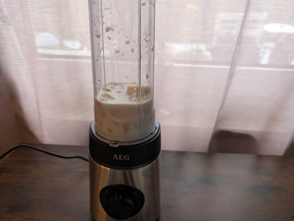 AEG SB4-1-4ST Smoothie-Maker Bananen Nuss Smoothie