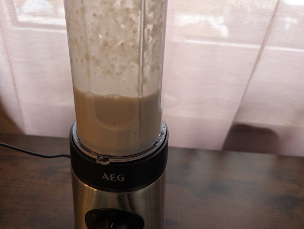 AEG SB4-1-4ST Smoothie-Maker Bananen Nuss Smoothie gemixt