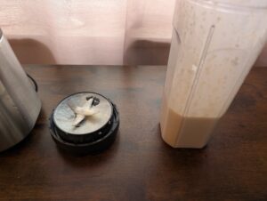 AEG SB4-1-4ST Smoothie-Maker Bananen Nuss Smoothie nach dem Mixen