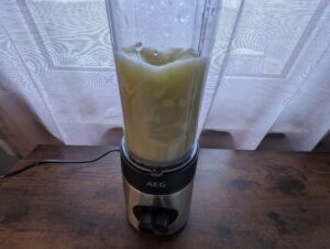 AEG SB4-1-4ST Smoothie-Maker Sellerie Smoothie beim Mixen
