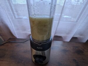 AEG SB4-1-4ST Smoothie-Maker Sellerie Smoothie gemixt