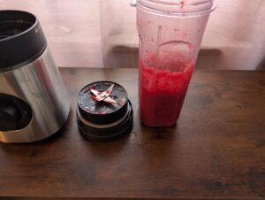 AEG SB4-1-4ST Smoothie-Maker gefrorener Beeren Smoothie nach dem Mixen