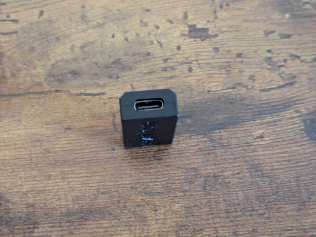 Adapter der HATOR Skyfall 80 MAG Ultima 8K Gaming-Tastatur (2)