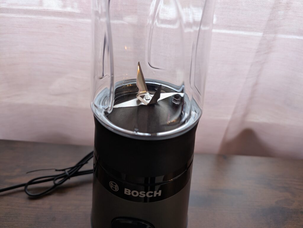 Bosch VitaPower Serie 2 Smoothie Maker Becher auf Basis detail