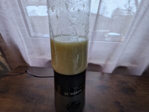 Bosch VitaPower Serie 2 Smoothie Maker Selleriesmoothie gemixt
