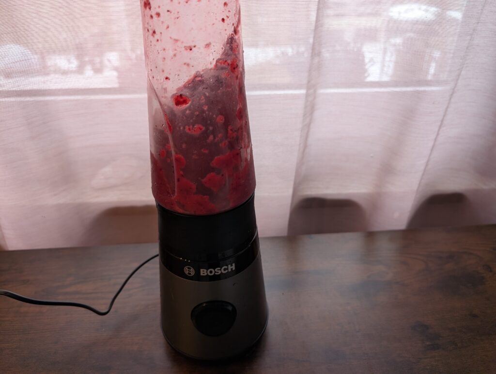 Bosch VitaPower Serie 2 Smoothie Maker gefrorene Beeren Smoothie