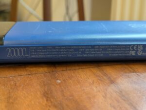 Charmast C2065 Powerbank von der Seite