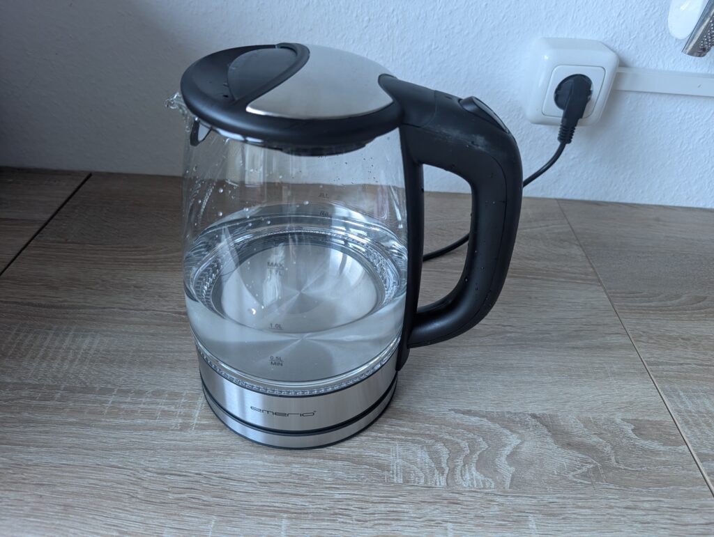 EMERIO WK-119988.7 Wasserkocher mit Wasser