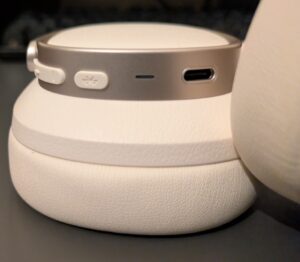 Edifier ES850NB Noise-Cancelling-Kopfhörer Anschlüsse