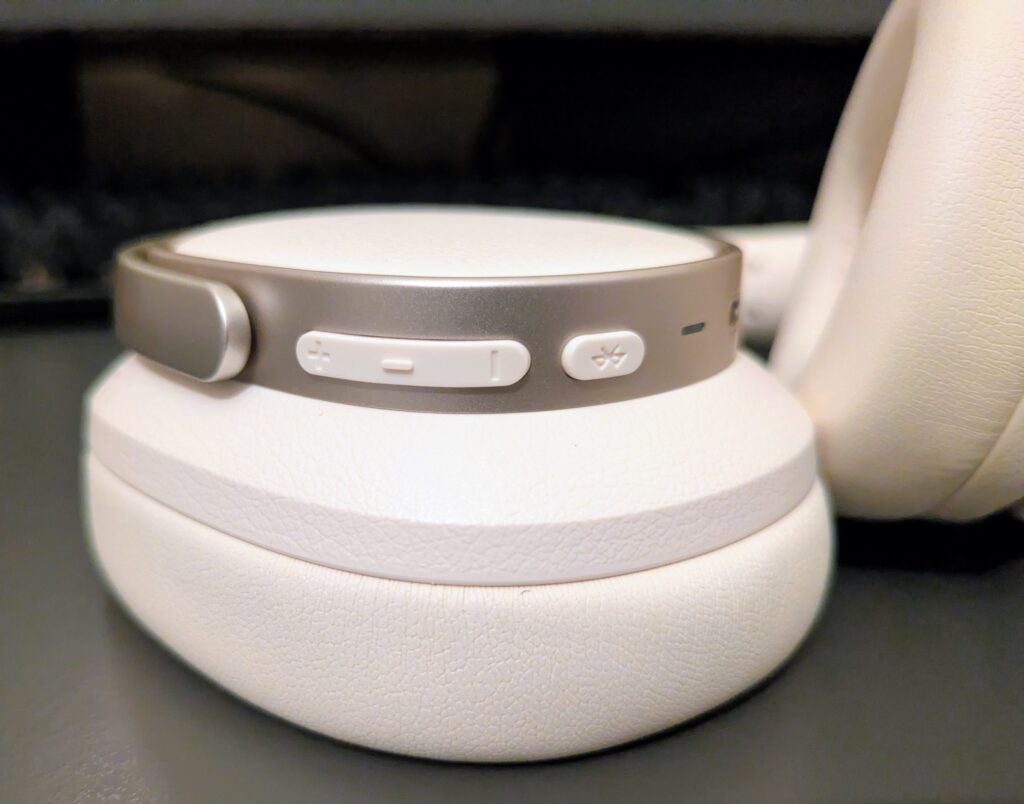 Edifier ES850NB Noise-Cancelling-Kopfhörer Bedientasten