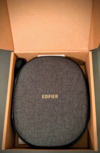 Edifier ES850NB Noise-Cancelling-Kopfhörer in Case und Verpackung