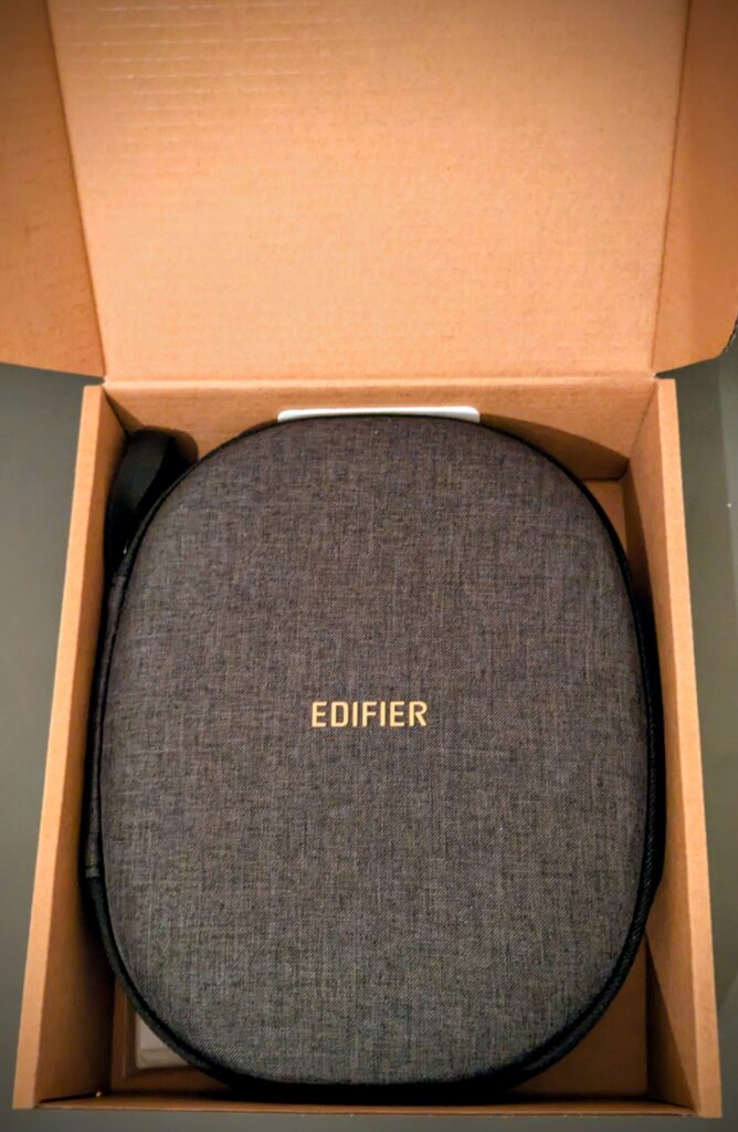 Edifier ES850NB Noise-Cancelling-Kopfhörer in Case und Verpackung