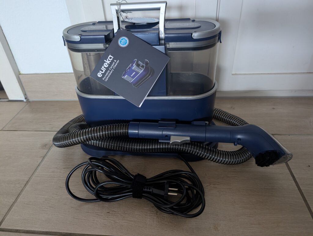 Eureka NEY100 Waschsauger Düsenhalter und aufgewickeltes Kabel