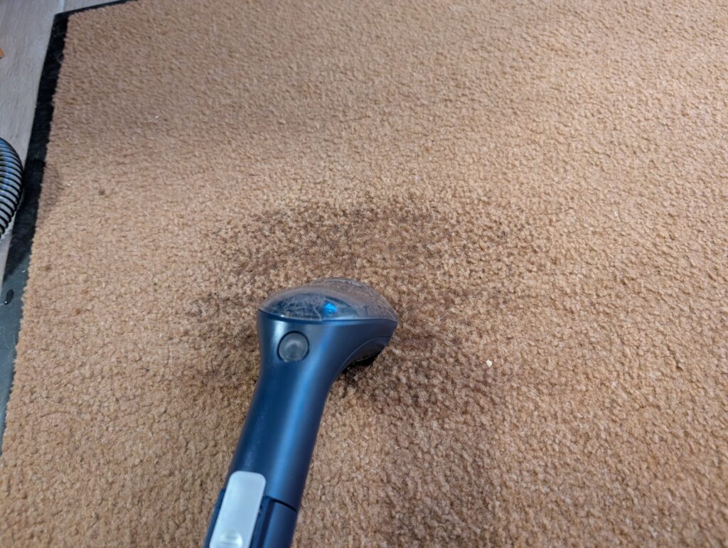 Eureka NEY100 Waschsauger Teppich befeuchten