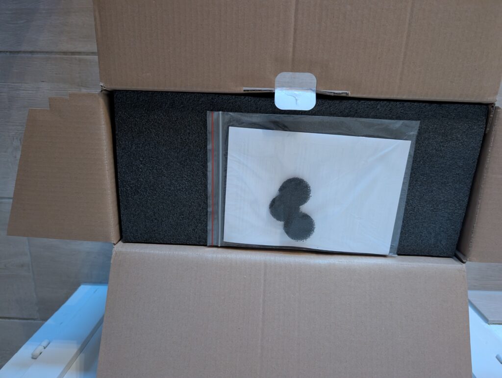 Eureka NEY100 Waschsauger Verpackung geöffnet