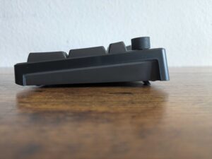 HATOR Skyfall 100 Pro Wireless Gaming-Tastatur angewinkelt (2)