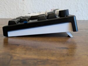 HATOR Skyfall 80 MAG Ultima 8K Gaming-Tastatur angewinkelt