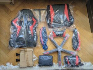 Lieferumfang des Bagazzia Racingreat Gaming-Stuhls verpackt