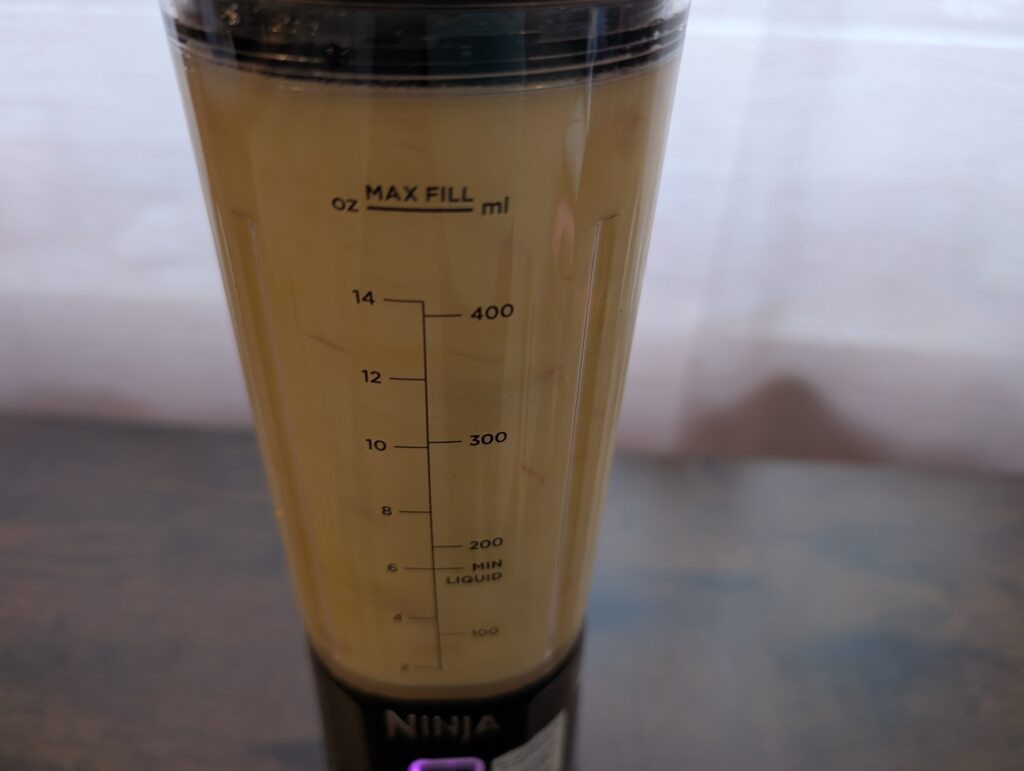 Ninja Blast Smoothie Maker Obstsmoothie beim Mixen