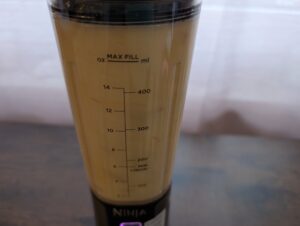 Ninja Blast Smoothie Maker Obstsmoothie beim Mixen