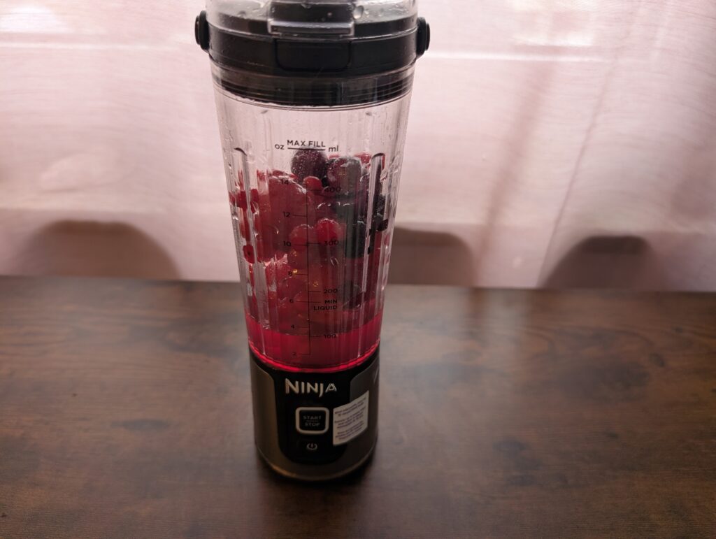 Ninja Blast Smoothie Maker gefrorene Beeren Smoothie