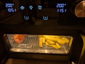 Panasonic NF-BC1000 Flex Heißluftfritteuse Hähnchen und Pommes, Innenbeleuchtung