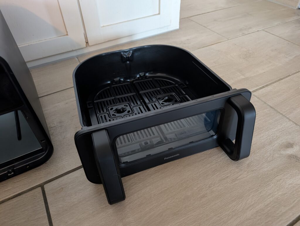 Panasonic NF-BC1000 Flex Heißluftfritteuse Schublade herausgenommen