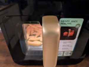 Panasonic NF-CC600AXE Heißluftfritteuse Pommes im Sichtfenster